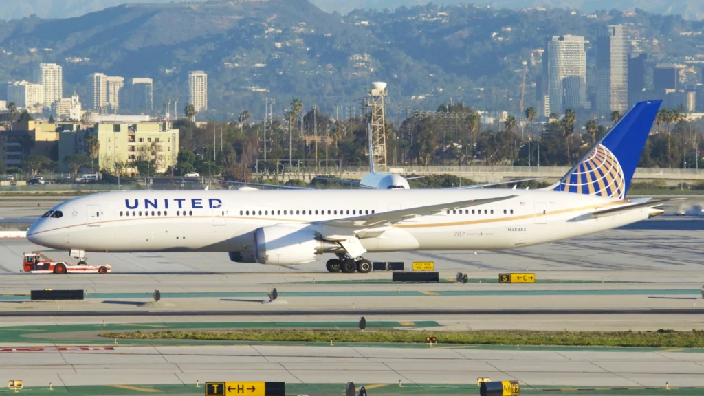 united airlines flight ua82 emergency