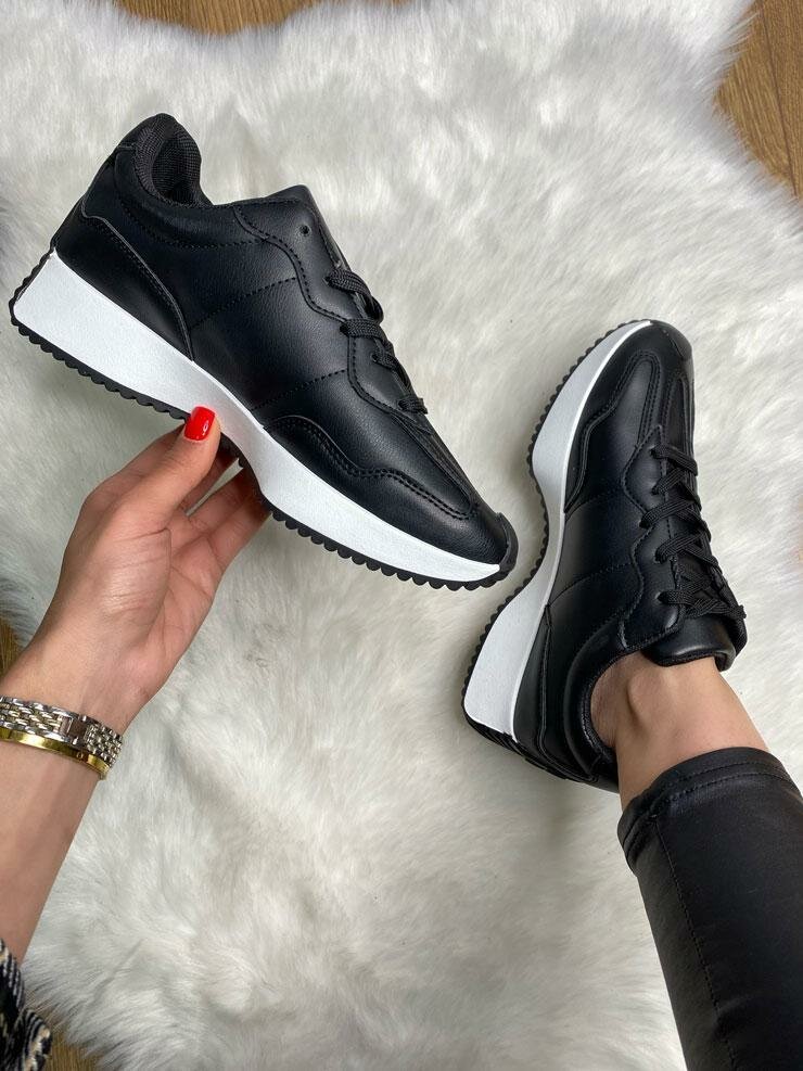 black trainers women